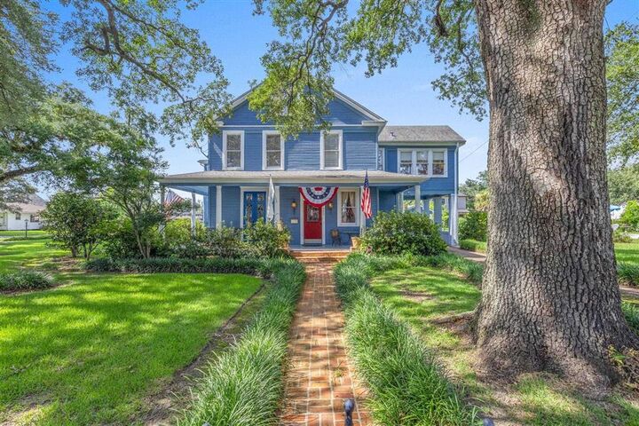 Property Photo: 905 Pujo Street LA 70601