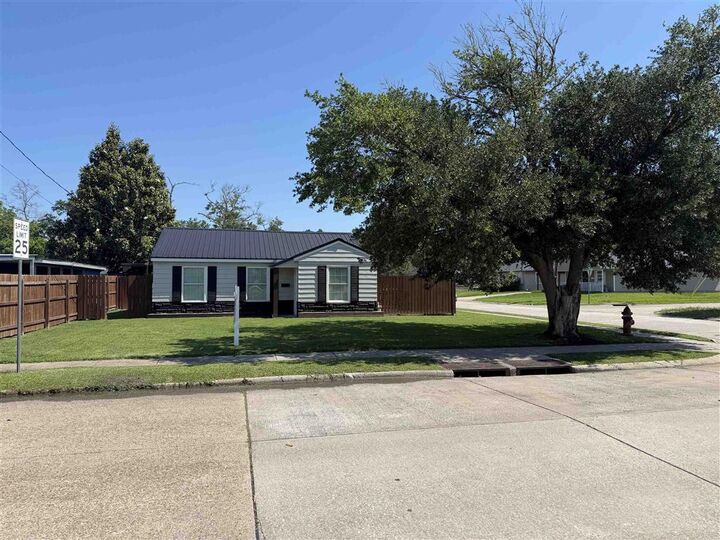 Property Photo: 2807 7th Street LA 70615