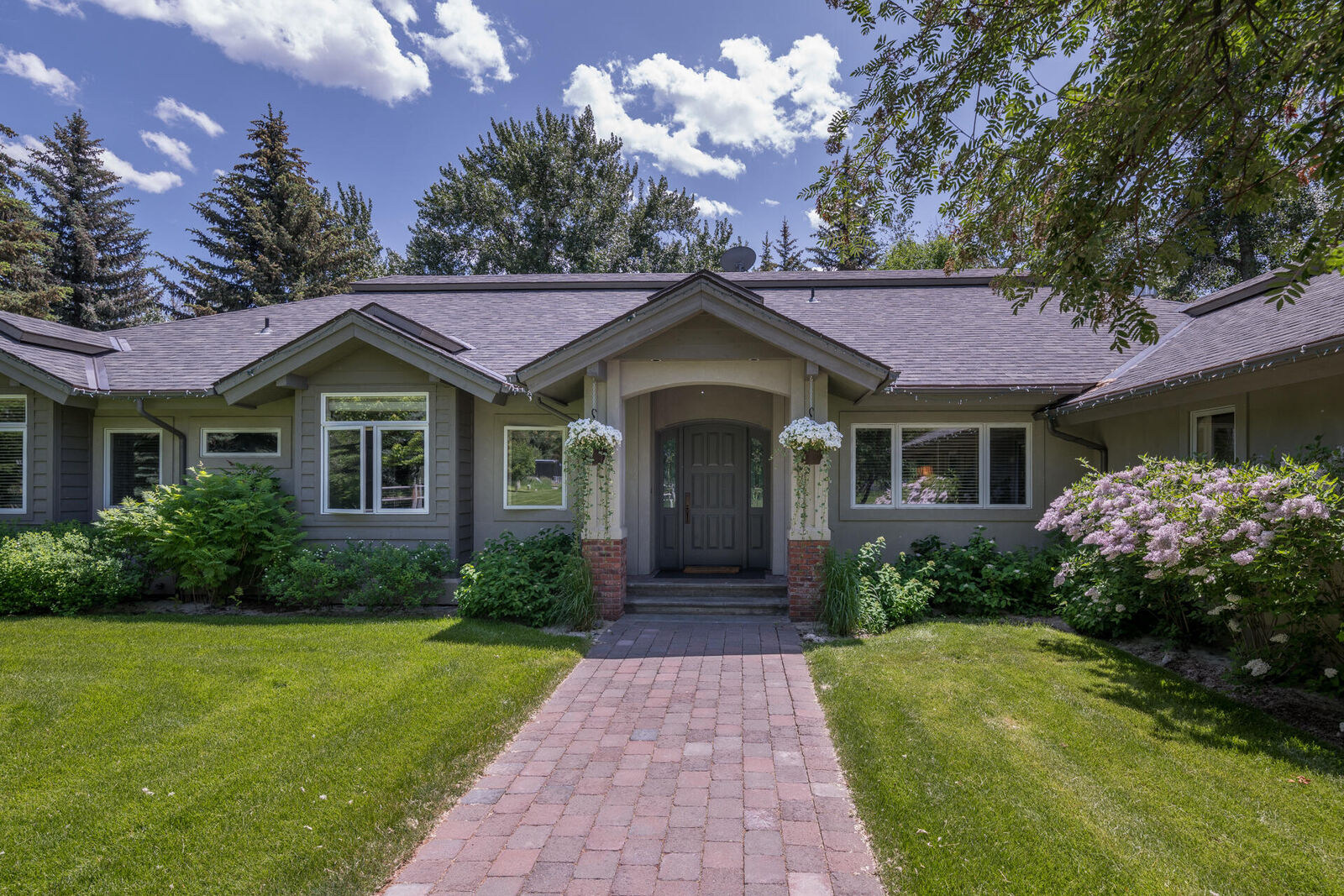 Property Photo:  102 Willow Rd  ID 83333 