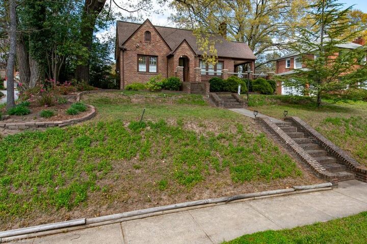 Property Photo:  514 W Parkway Avenue  NC 27262 