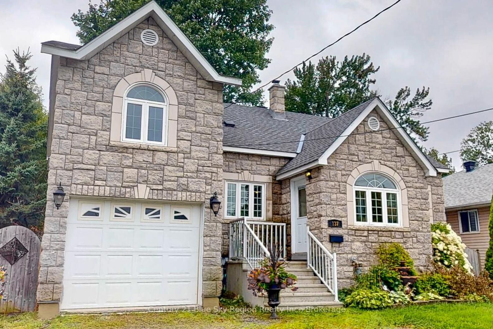 Photo de la propriété:  137 Whitney Avenue  ON P1A 1Y7 