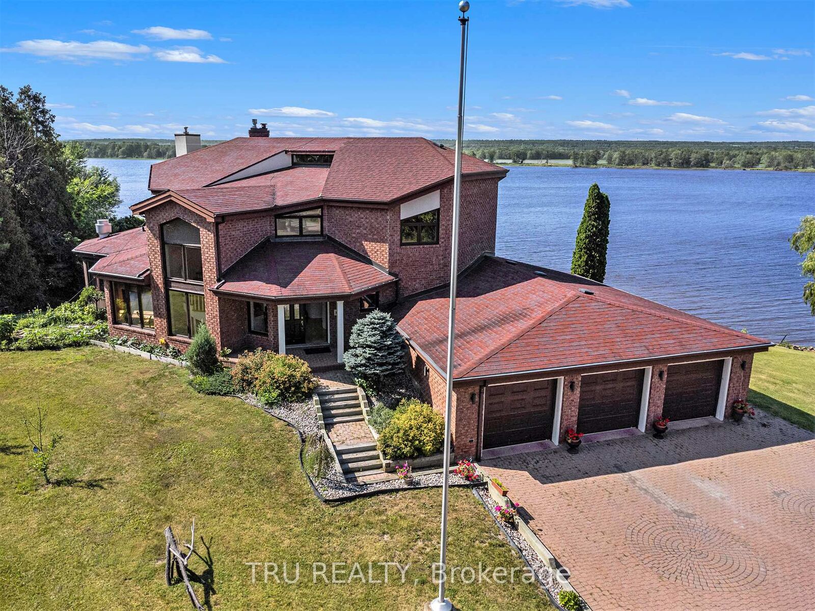 Property Photo: 1915 Regional Road 174 Road ON K4C 1H5