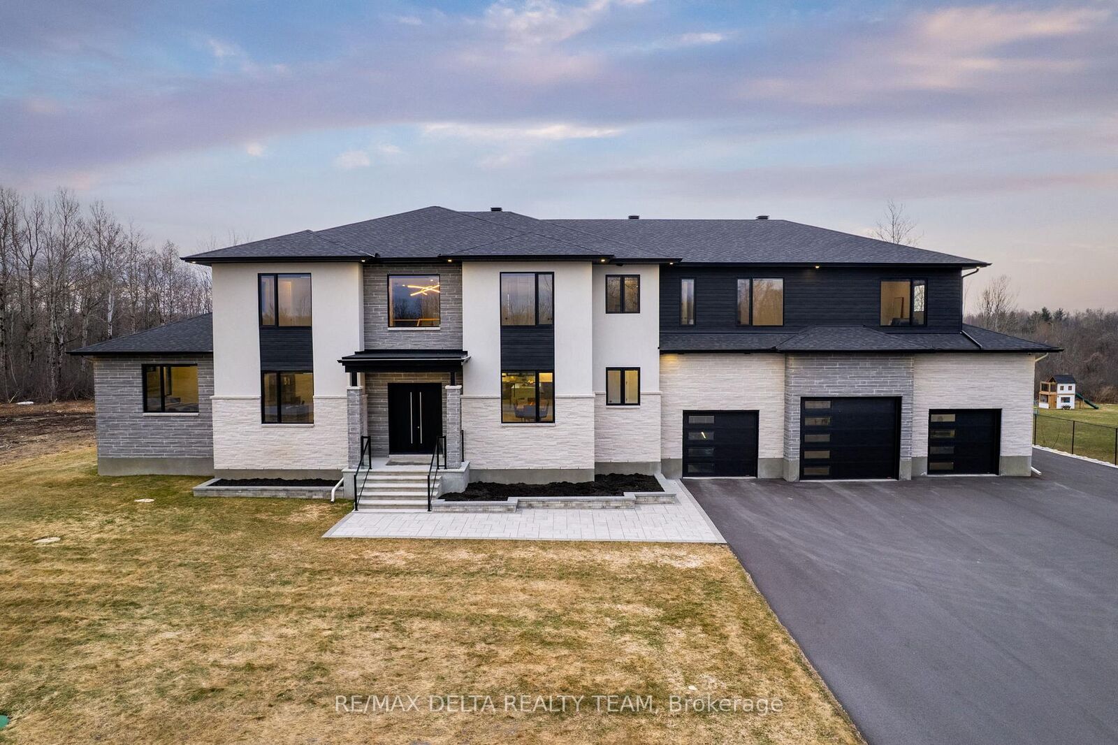 Property Photo: 663 Ballycastle Crescent ON K1X 0A3