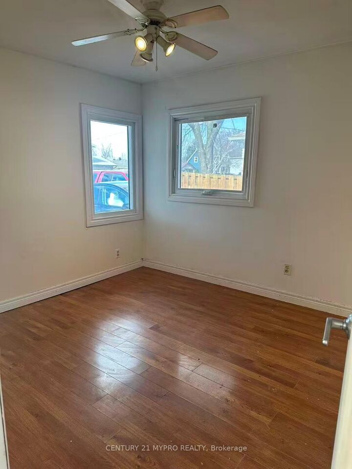 Property Photo:  345 Hollywood Drive  ON L4P 3A2 