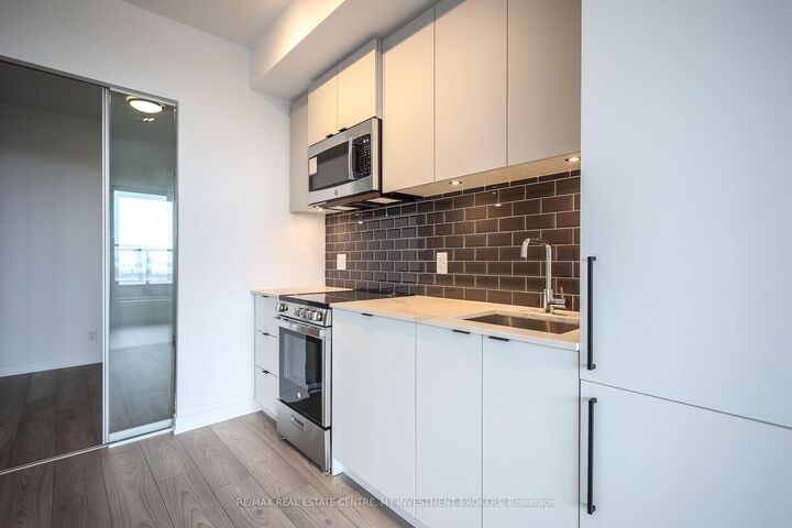 Property Photo: 285 Dufferin Street 915 ON M6K 0J2