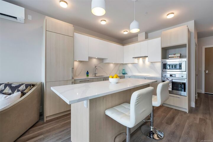 Property Photo: 622 Admirals Rd #907 BC V9A 2N7