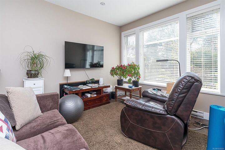 Property Photo: 2328 Oakville Ave BC V8L 0B5