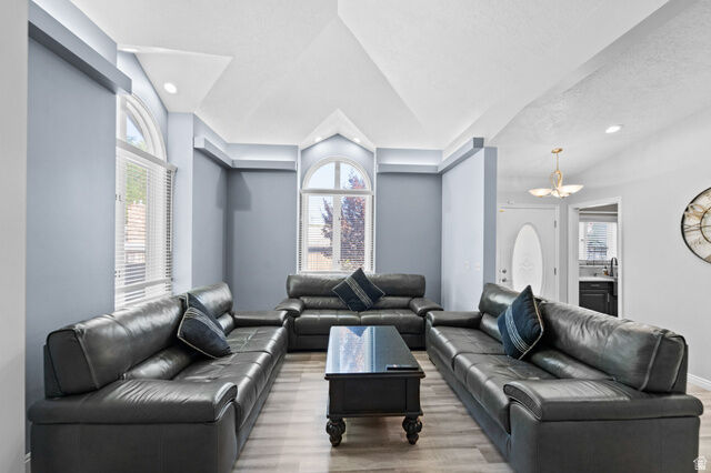 Property Photo: 1522 E Amblewood Ln UT 84124