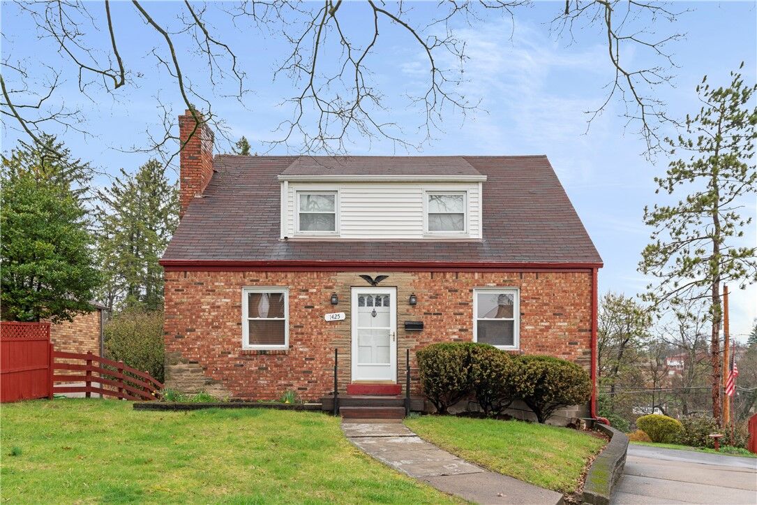 Property Photo:  1425 Junior Drive  PA 15227 