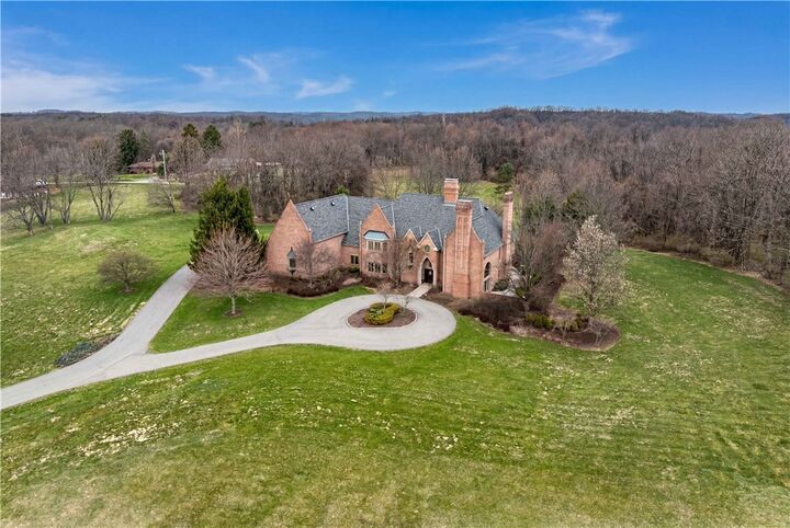 Property Photo:  1501 Theodora Ln  PA 15143 