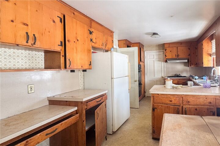 Property Photo:  141 Ledgerock Lane  NY 14618 