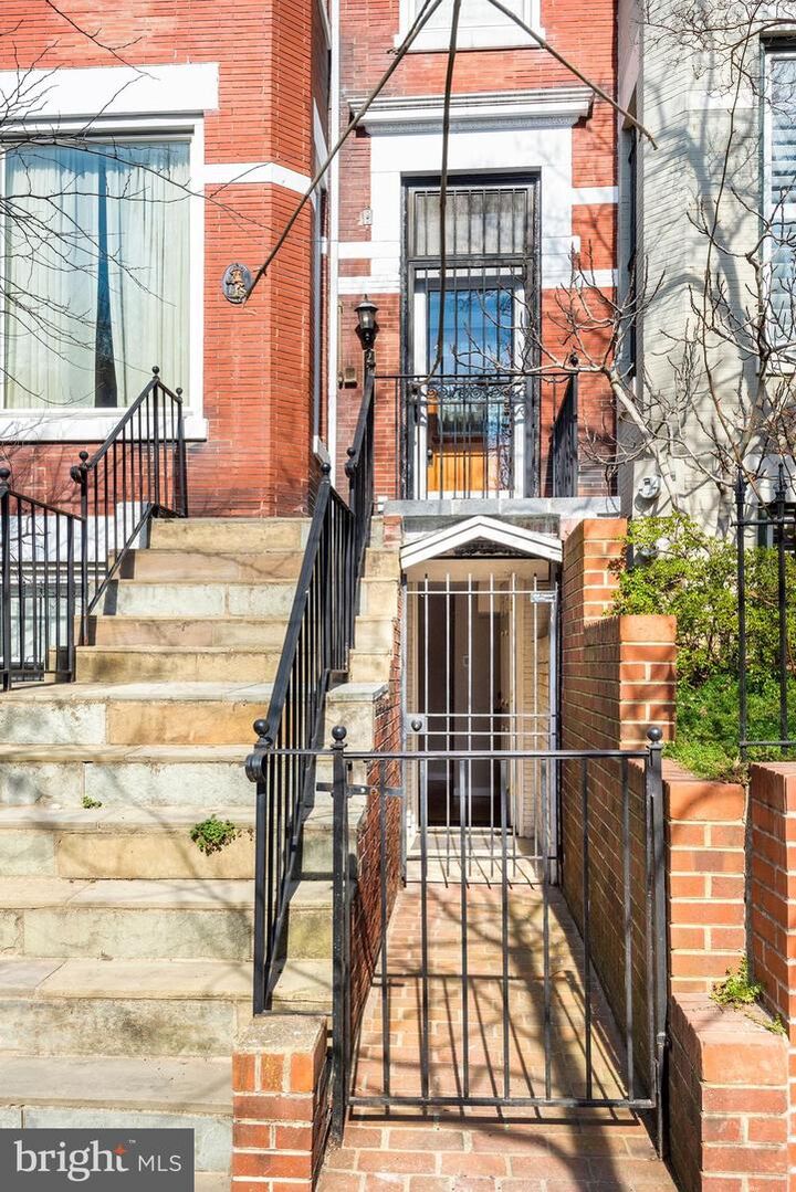 Property Photo: 2721 NW Ontario Road NW #B DC 20009