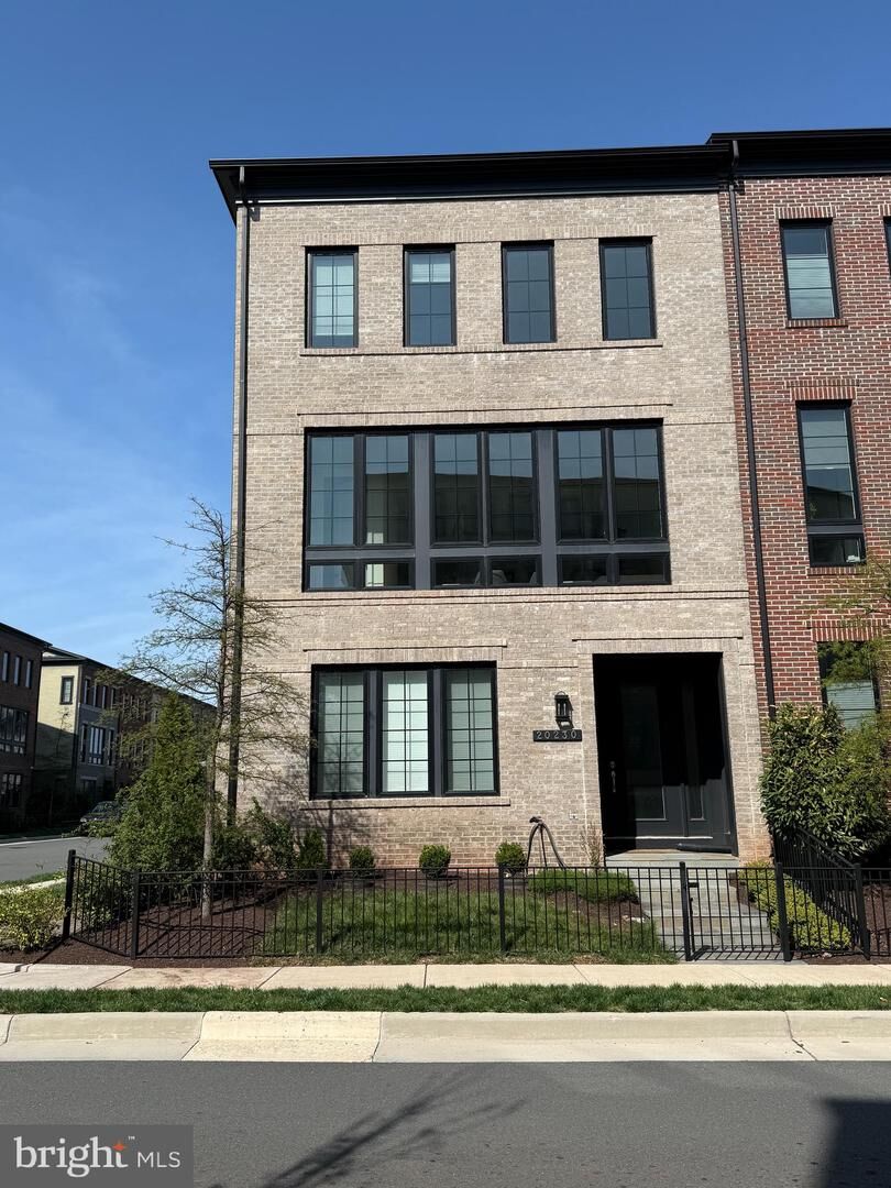 Property Photo: 20230 Taft Terrace VA 20147