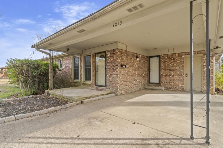 Property Photo: 1213 Eastview Drive AR 72076-2353