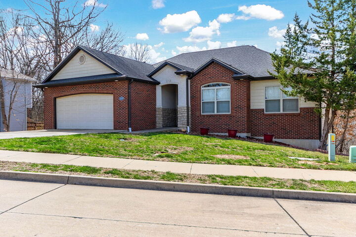 Property Photo: 2609 Greenbriar Dr MO 65203