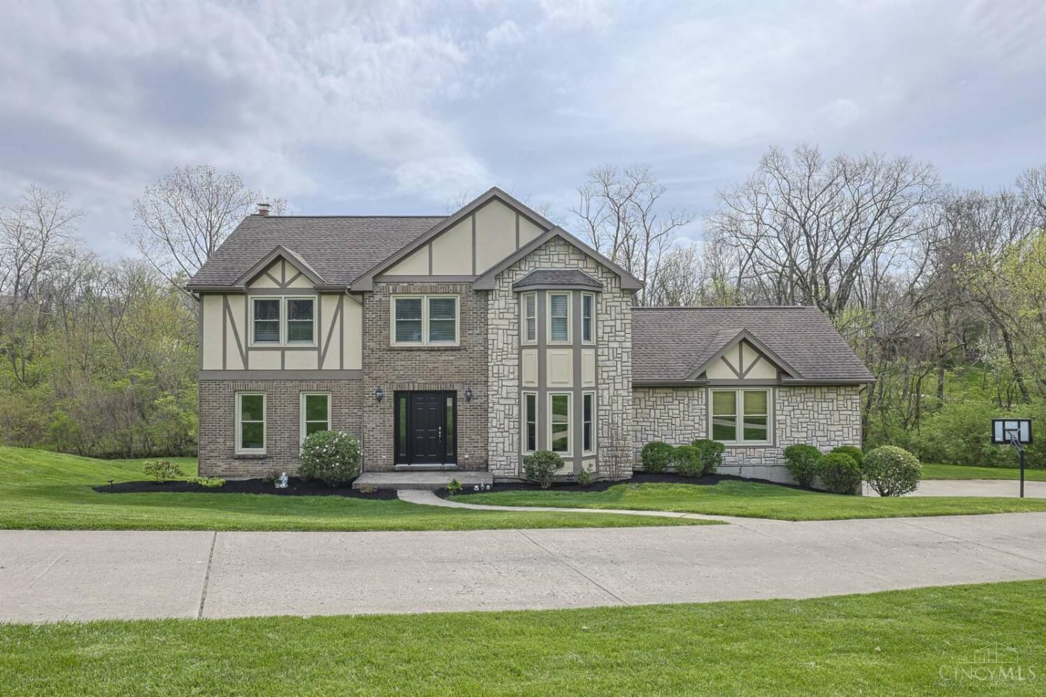 Property Photo: 1236 Hickorylake Drive OH 45233