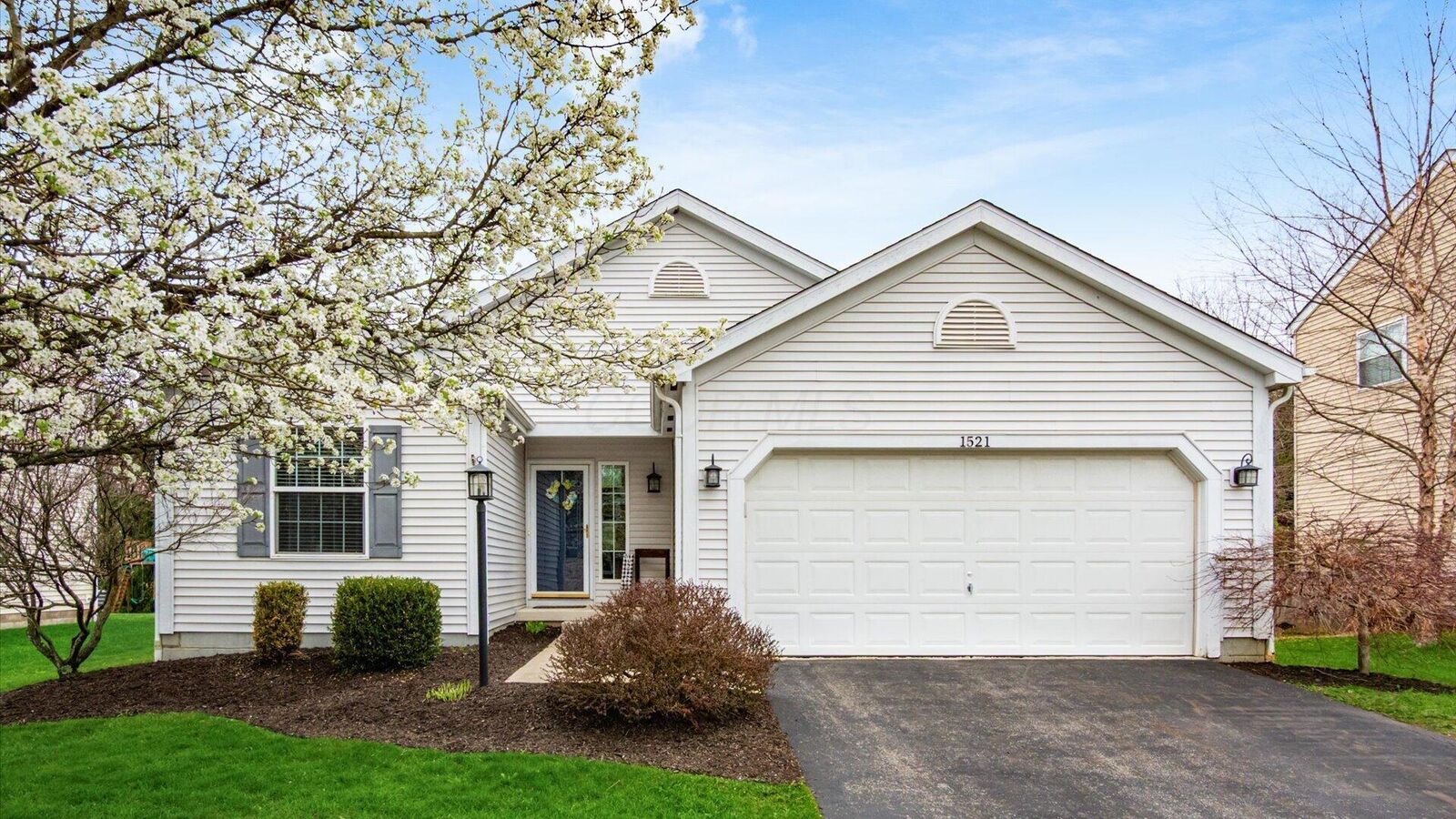 Property Photo:  1521 W Quail Run Drive  OH 43055 