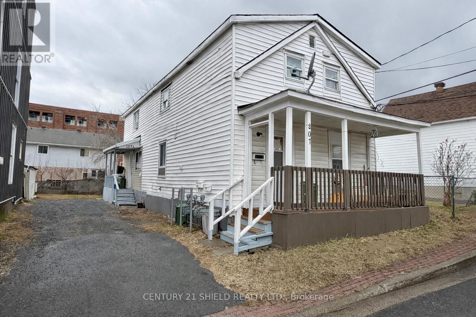 Photo de la propriété: 107 Prince Arthur Street West ON K6H 4N6