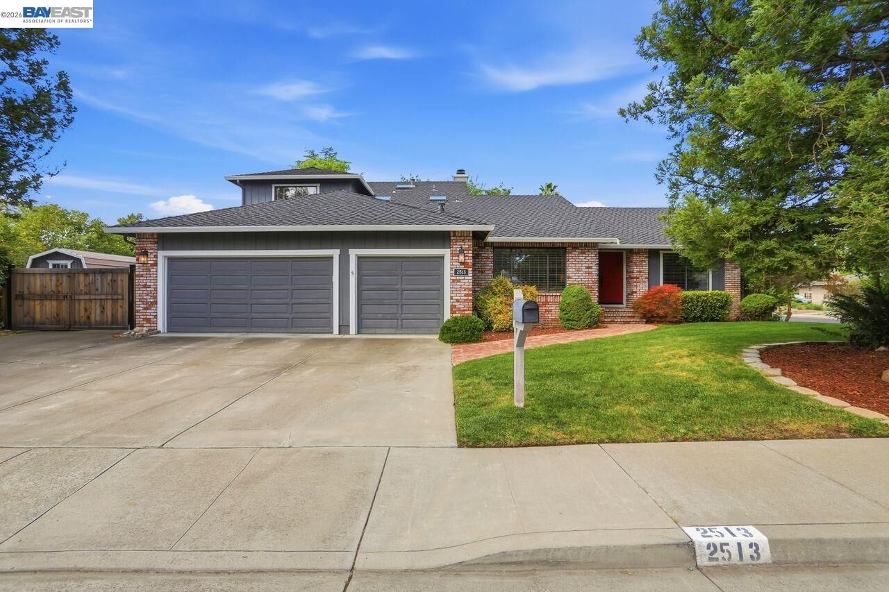 Property Photo:  2513 Chateau Way  CA 94550 