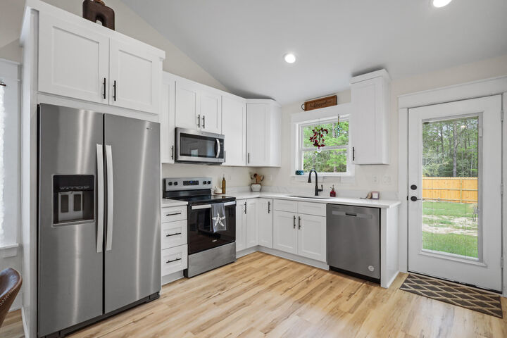 Property Photo: 71 E Lafavre Lane FL 32433