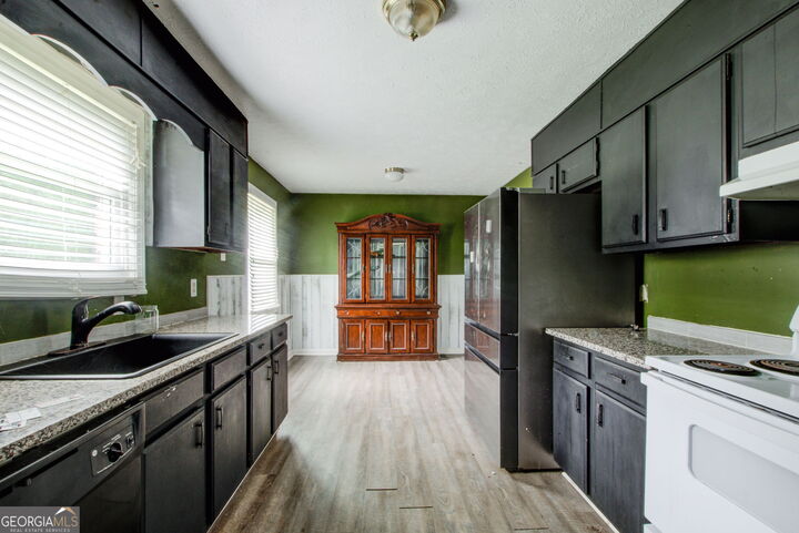 Property Photo:  2193 Kings Forest Drive SE  GA 30013 