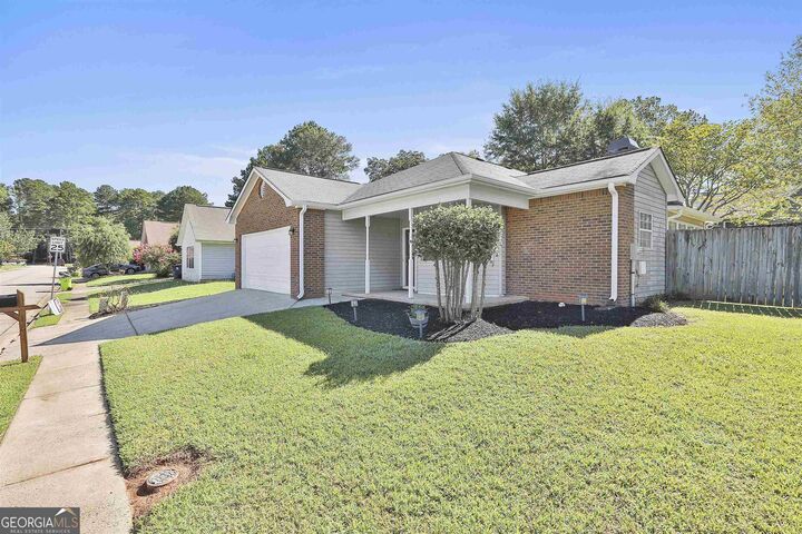 Property Photo:  170 Landing Drive  GA 30214 