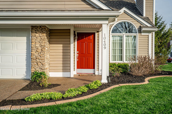 Property Photo:  10409 Bay Pointe Cir  KY 40241 