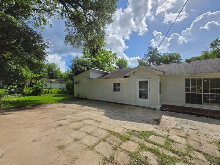 Property Photo: 9621 Sweetwater Lane TX 77037