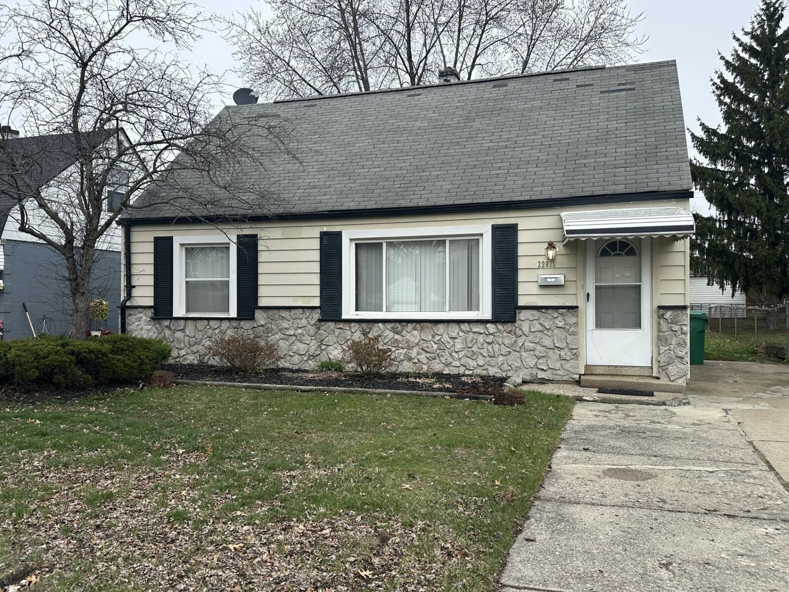 Property Photo:  22812 Almond Avenue  MI 48021 