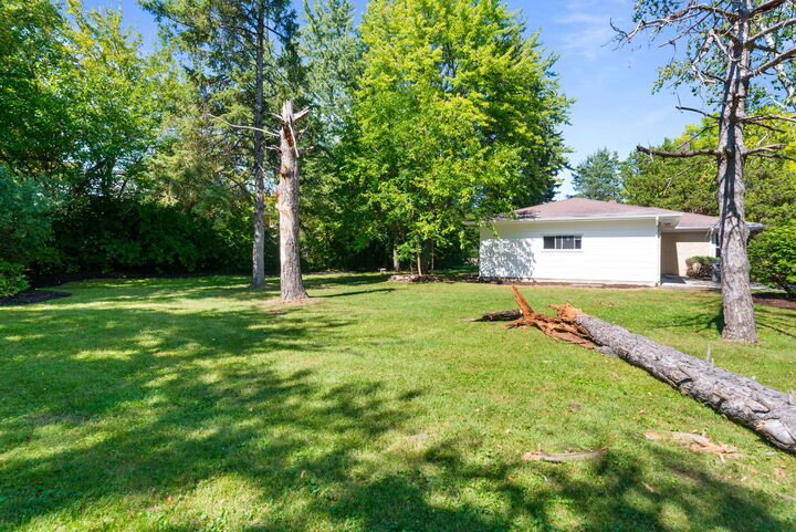 Property Photo:  88 N Airlite Street  IL 60123 