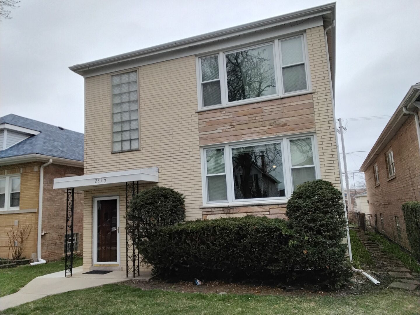 Property Photo:  2520 N Neva Avenue 1  IL 60707 