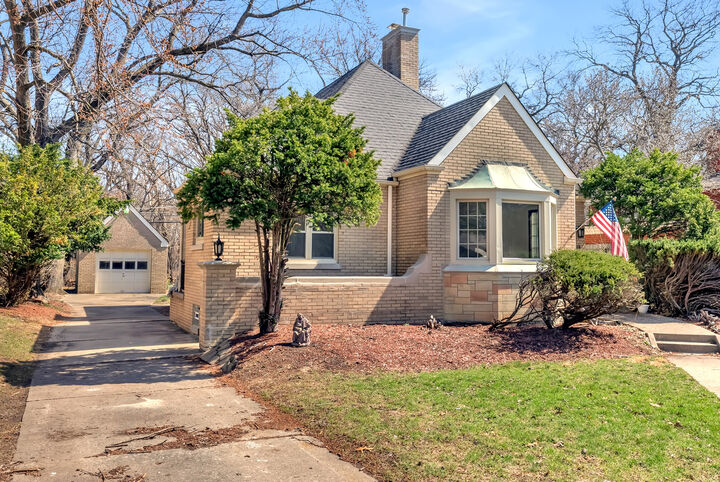 Property Photo:  1039 Forest Hill Street  IL 60409 