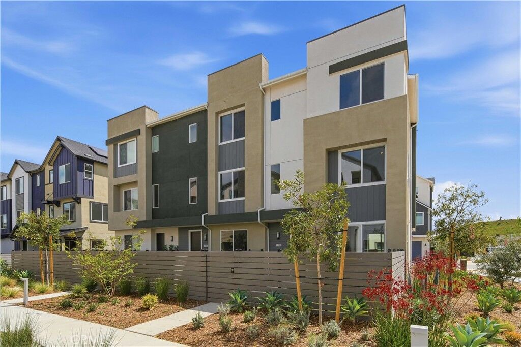 Property Photo: 27305 Bear Creek Lane CA 91381