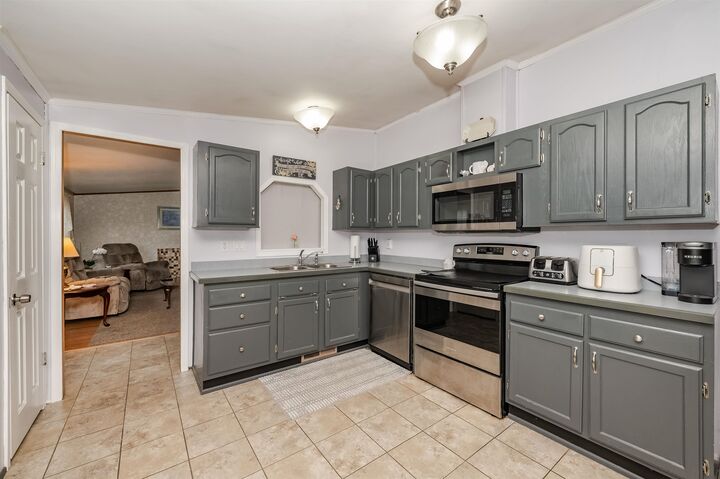 Property Photo: 11 Falkland Lane NH 03867