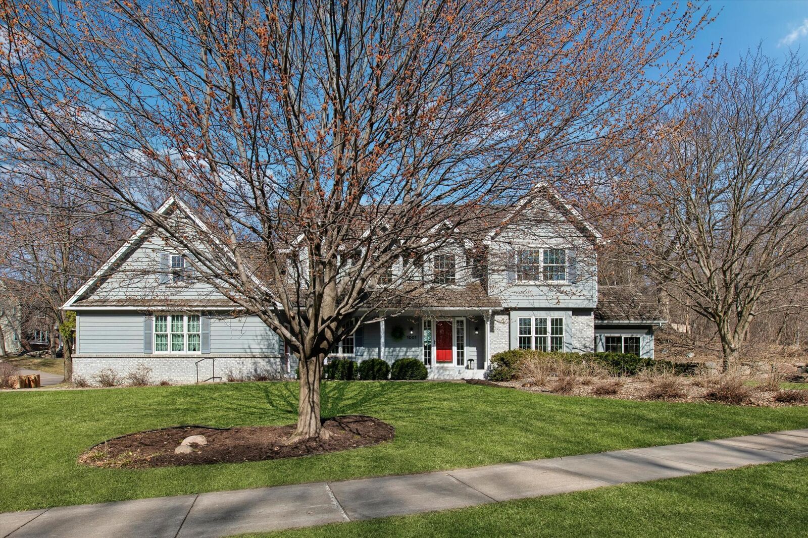 Property Photo:  1001 Walden Court  MN 55337 