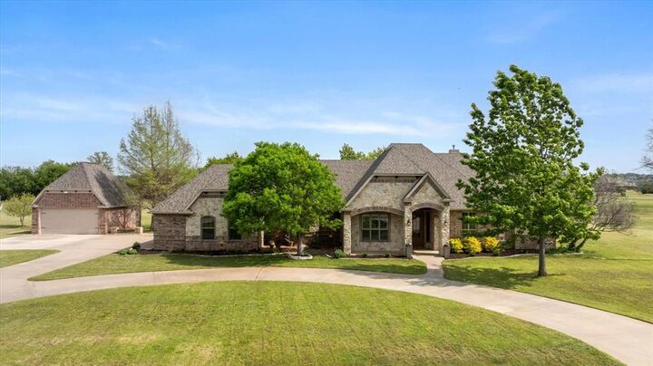 Photo de la propriété:  1106 W Iberian Court  TX 76048 