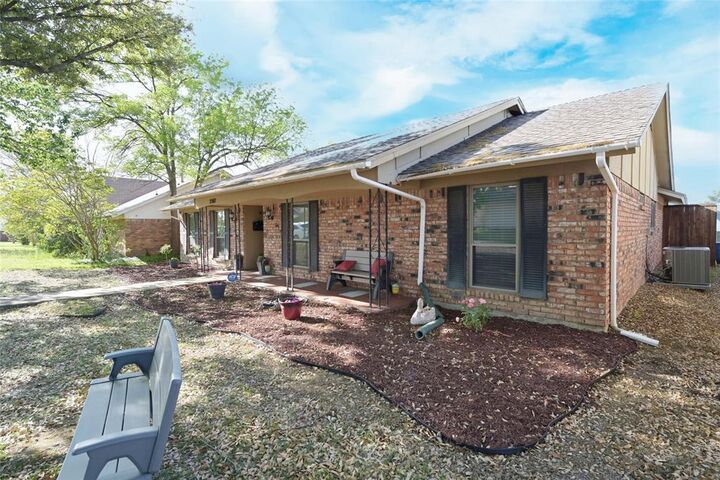 Property Photo:  2307 Statler Drive  TX 75007 