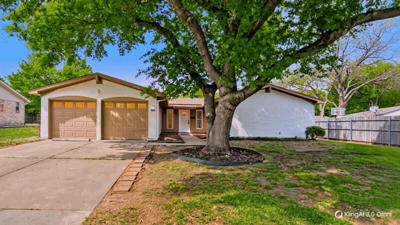 Property Photo: 4604 Ivanhoe Drive TX 76132