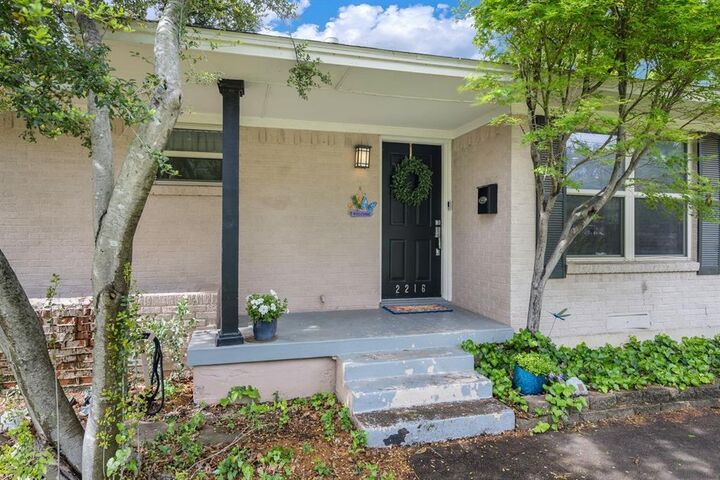 Property Photo: 2216 Springhill Drive TX 75228