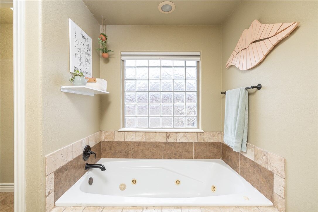 Property Photo:  2001 Quinlan Avenue  AR 72745 