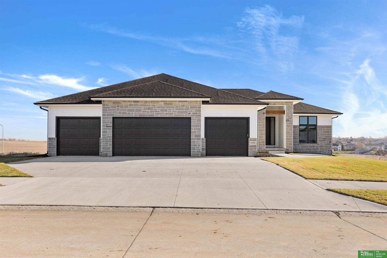 Property Photo:  10705 S 219th Avenue  NE 68028 