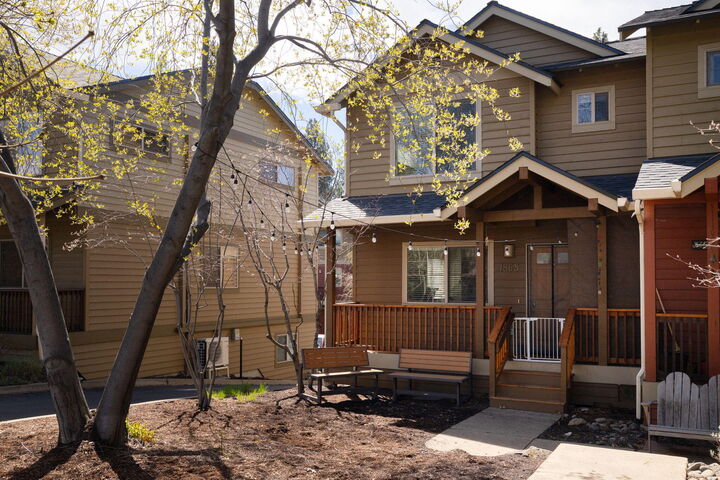 Property Photo:  1865 NW Monterey Pines Drive  OR 97703 