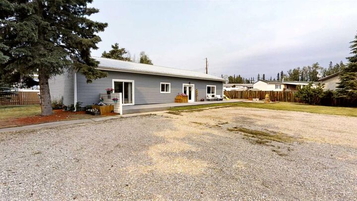 Photo de la propriété:  4024 6 Avenue  AB T7E 1A3 