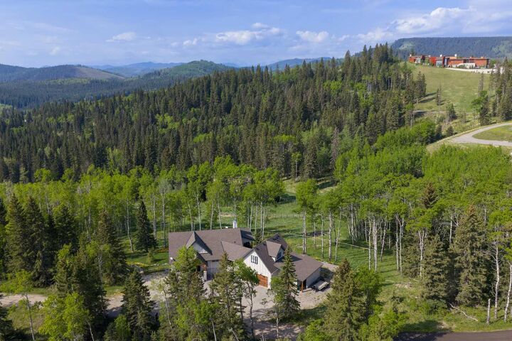 Property Photo:  25 Chinook Ridge  AB T0L 1K0 