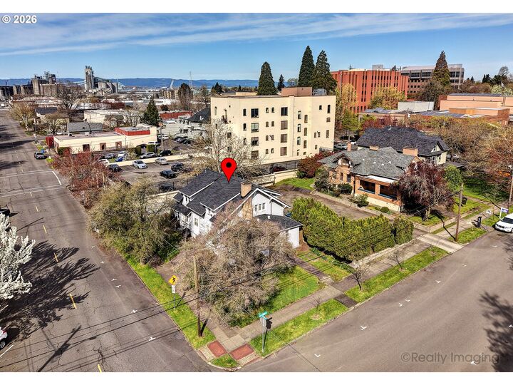 Property Photo:  504 W Evergreen Blvd W  WA 98660 