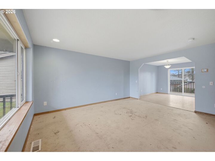 Property Photo:  314 S 13th St  OR 97051 