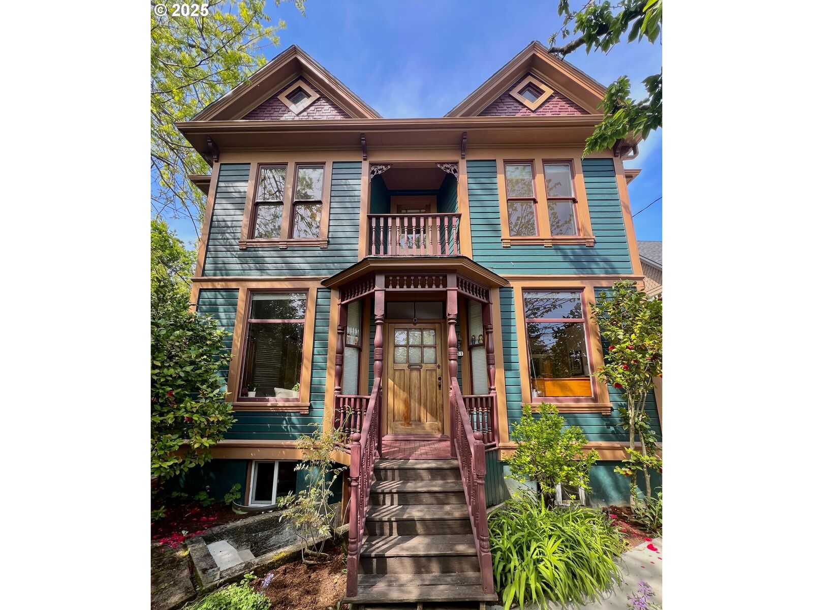 Property Photo:  131 NE Tillamook St  OR 97212 