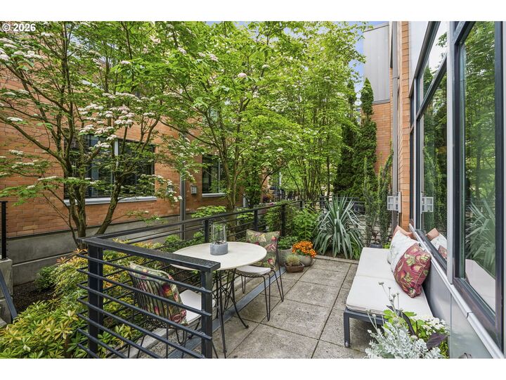 Property Photo:  1672 NW Riverscape St  OR 97209 