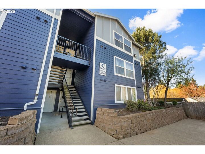 Property Photo: 697 NE 162nd Ave 308 OR 97230