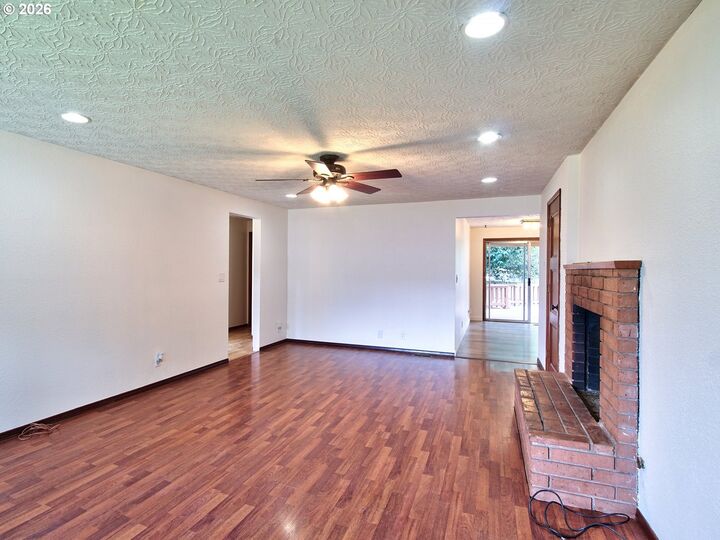 Property Photo:  10713 SE 55th Ave  OR 97222 